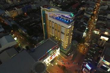 ホテル Karebosi Premier Makassar