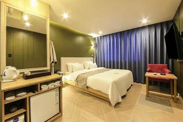 مُتل Busan Oncheonjang  Carino