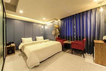 مُتل Busan Oncheonjang  Carino