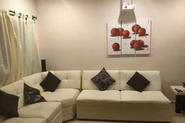 تختخواب و صبحانه Che S House