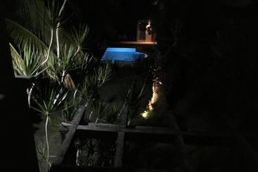 تختخواب و صبحانه Che S House
