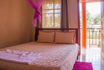 בית מלון כפרי Azisar Grand