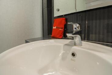 酒店 Reddoorz Plus Near Soekarno Hatta Airport 2