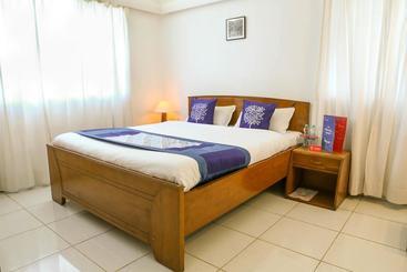 Oyo 10483 Hotel The Signature Crest