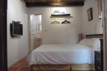 Antique Courtyard B&b