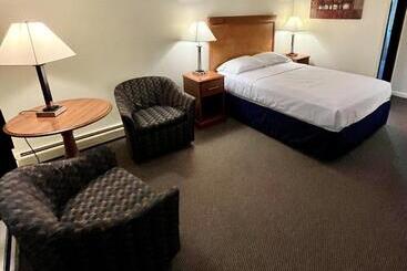 North Colony Motel And Cottages