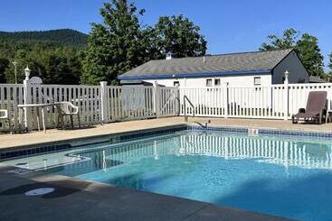 North Colony Motel And Cottages