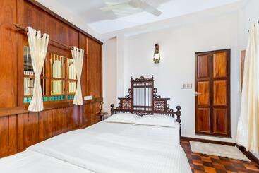 בית מלון כפרי Kumarakom Wood Castle Serviced Appartments