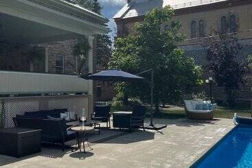 Отель Manoir Chamberland