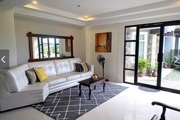 ホテル The Guest House Laoag