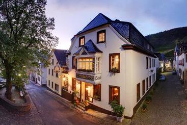 ホテル Weingut Schützen