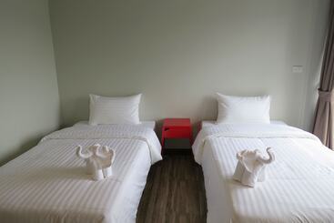 Good Morning Hotel At Takuapa