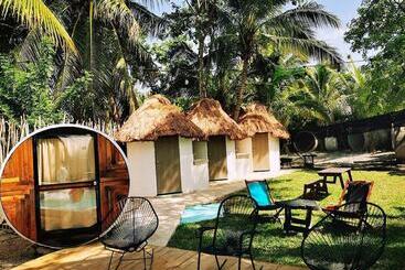 בית מלון כפרי Kulu Tubohostel Bacalar