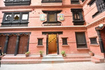 تختخواب و صبحانه Green Tara Heritage Home