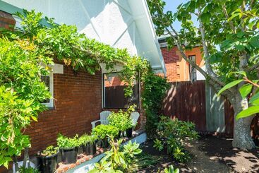 تختخواب و صبحانه The Sanctuary Beach Side And Spa