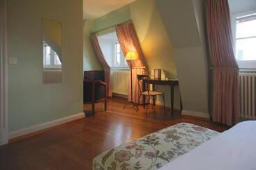 ホテル Brasserie Au Violon