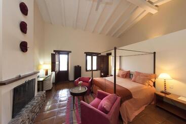 هتل Estancia Colome