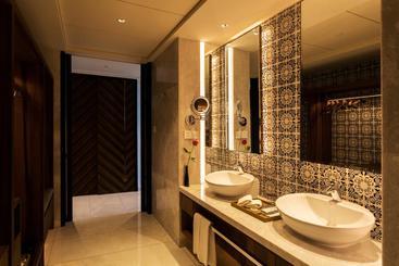 هتل Howard Johnson Hot Spring Resort Anshun