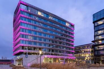 هتل Moxy Amsterdam Houthavens
