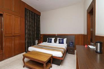 فندق Oyo 10177 A Gulshan Continental