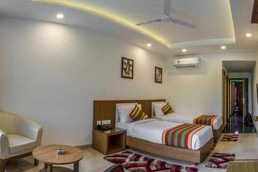 בית מלון כפרי Suktara International