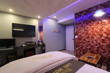 Line Motel