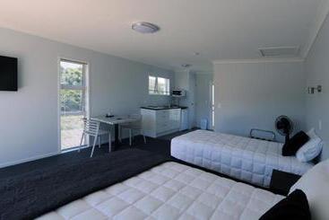 モーテル Trailblazer Studios