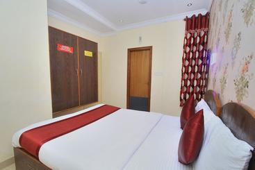 Oyo 7728 Hotel Nayaab Comforts