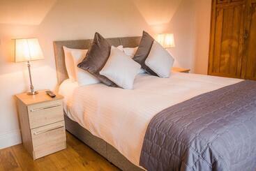 민박 Nevins Newfield Inn Ltd