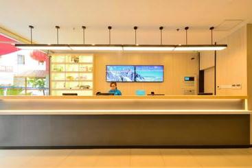 בית מלון כפרי Hanting  Shenyang Liming Square Metro Station