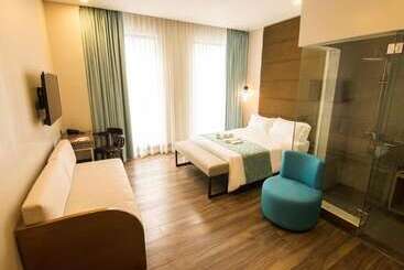 هتل Goldberry Lite