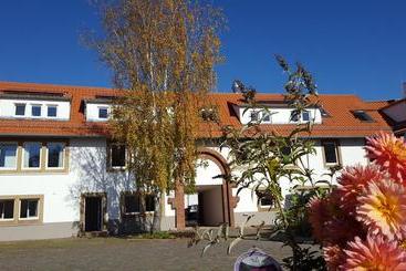 ホテル Seminar & Gästehaus Burghof Stauf