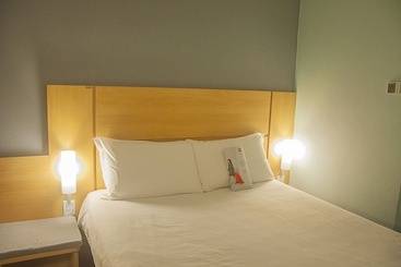 Отель Ibis Montenegro