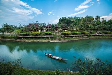 Sankofa Village Hill Resort And Spa