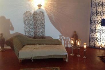 تختخواب و صبحانه Dar Salama