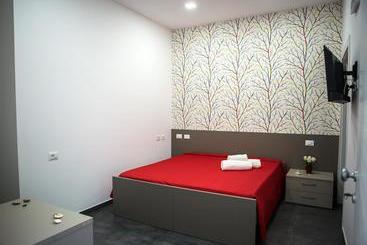 تختخواب و صبحانه Regina's Home