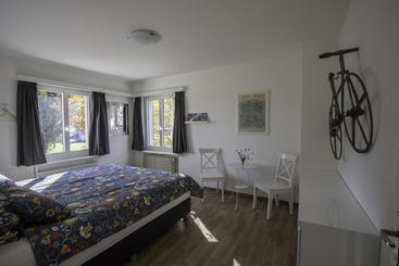 تختخواب و صبحانه Spring Inn