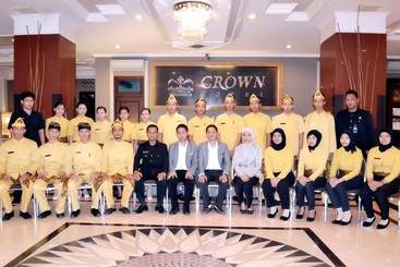 هتل Crown