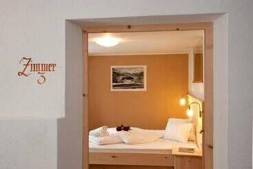 בית מלון כפרי Hofer