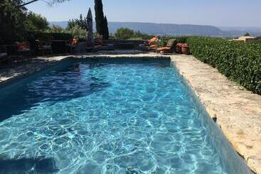 Отель La Borie En Provence