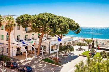 هتل Ligure