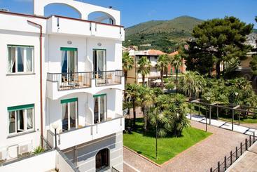 هتل Ligure