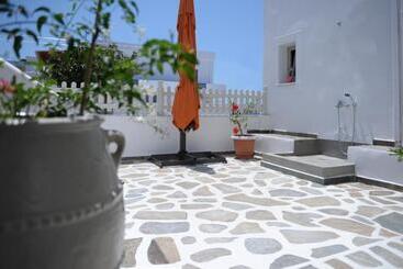 Отель Ostria Studios