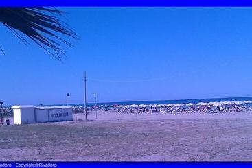 هتل Rivadoro Spiaggia Ombrellone E Lettini Piscina Parcheggio