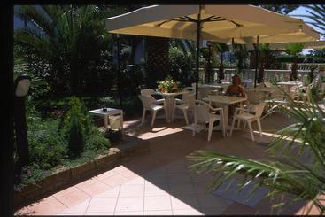 هتل Rivadoro Spiaggia Ombrellone E Lettini Piscina Parcheggio