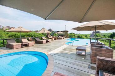 استراحتگاه Buffalo Safari Lodge