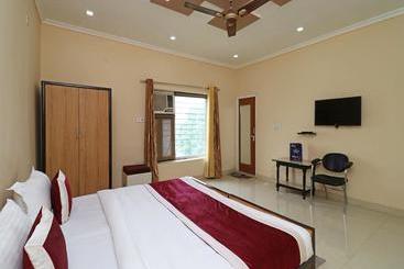 هتل Nirmal Palace