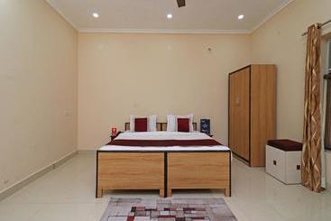هتل Nirmal Palace