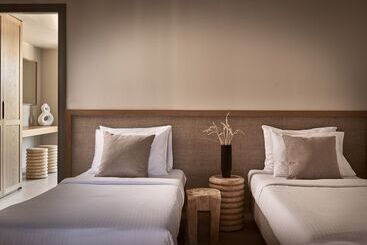 Alamis Hotel & Apartments