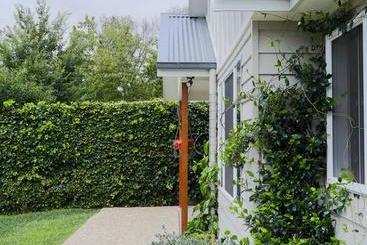 هتل Armidale Cottage   House 2